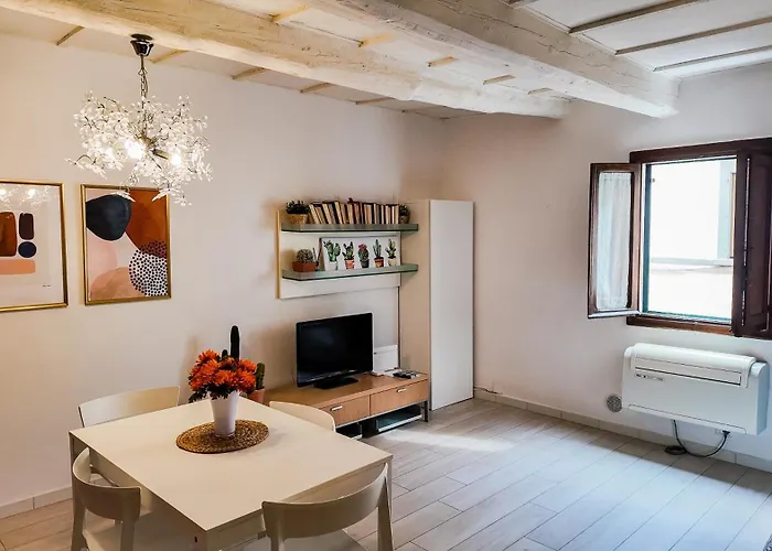 Little Sweet In Apartment Florence